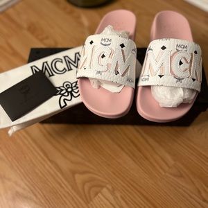 MCM pool slides, Pink & white, size 7 in women’s.